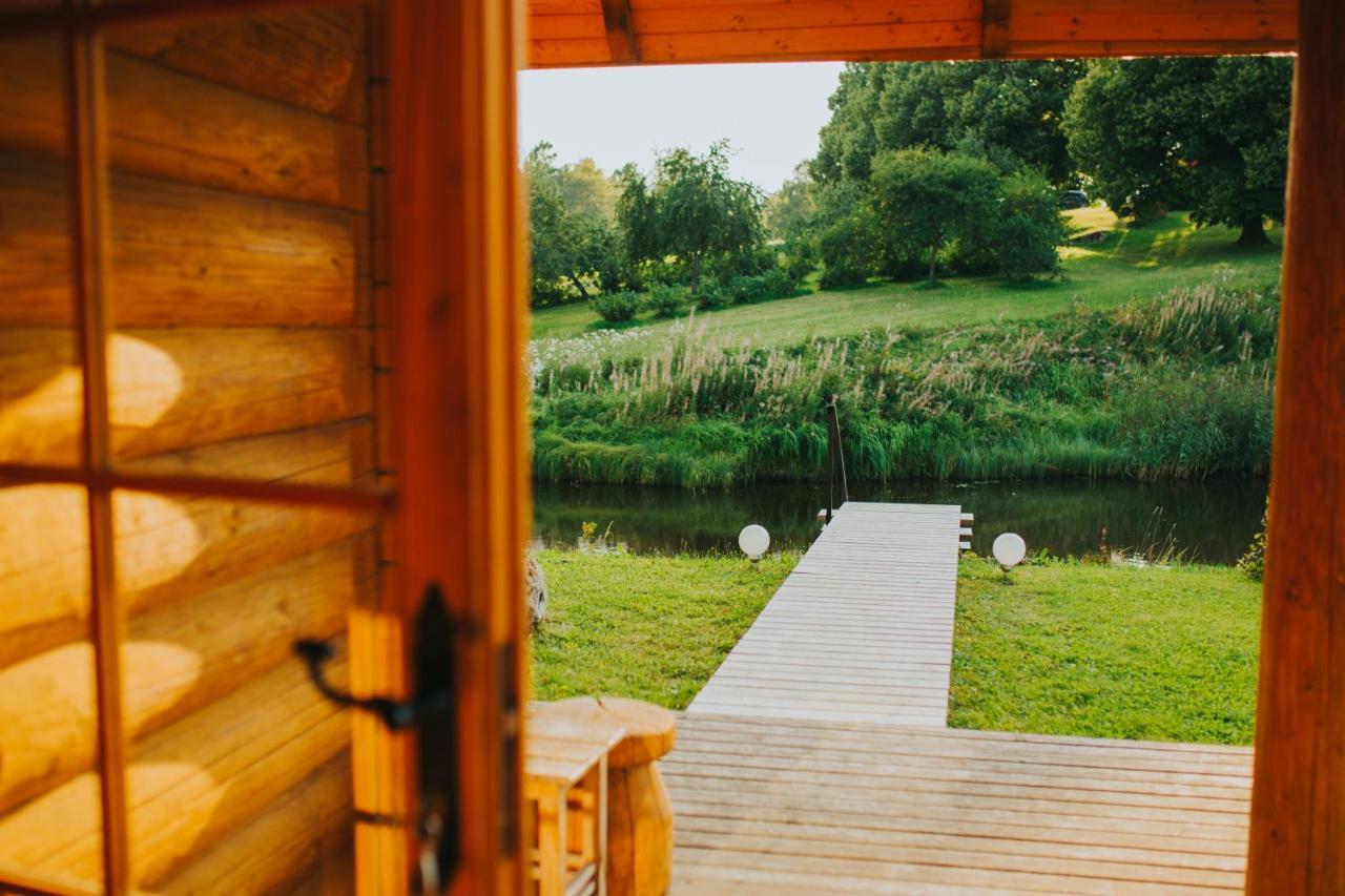 Brivdienu Maja Ar Pirti 